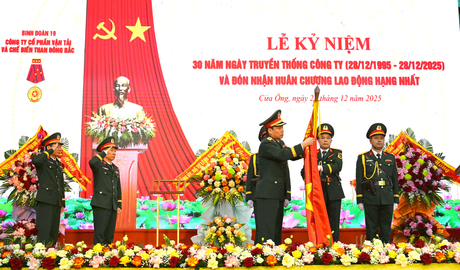 Công ty cổ phần Vận tải và Chế biến than Đông Bắc tổ chức Lễ kỷ niệm 30 năm Ngày truyền thống Công ty và đón nhận Huân chương Lao động hạng Nhất